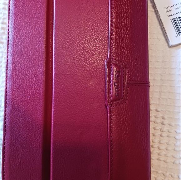 Amazon Kindle w/Case - Picture 10 of 10